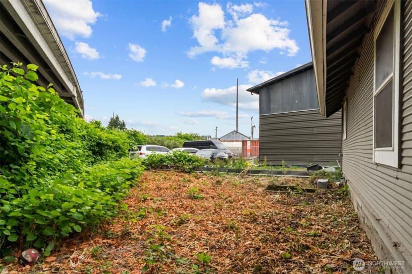 Property photo for 13315 Valley Avenue E, Sumner photo 26