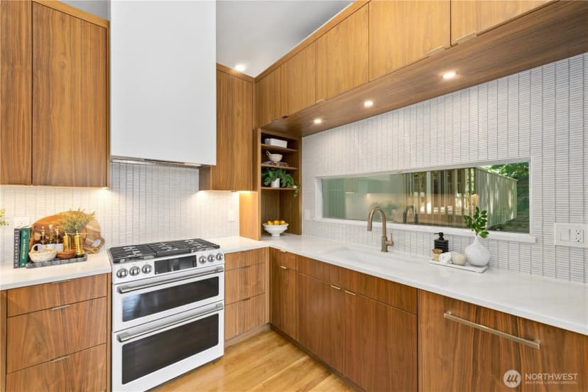 Property photo for 8504 43rd Avenue Ne, Seattle photo 10