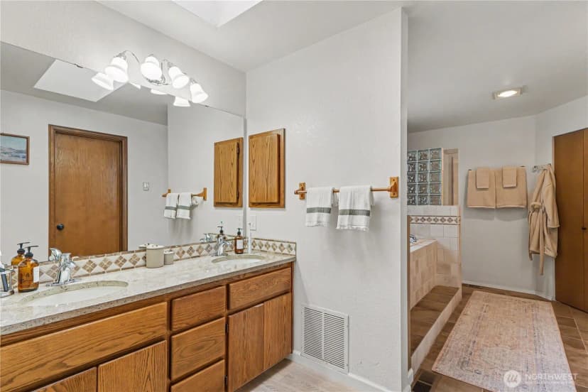 Property photo for 11902 Ne 168th Street, Bothell photo 17
