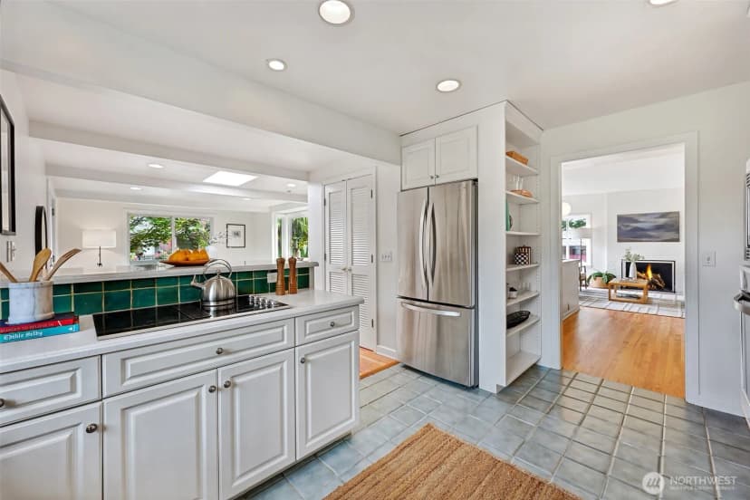 Property photo for 4123 55th Avenue Sw, Seattle photo 6