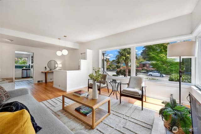 Property photo for 4123 55th Avenue Sw, Seattle photo 4
