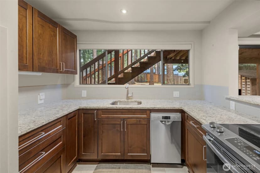 Property photo for 14015 60th Avenue W, Edmonds photo 21