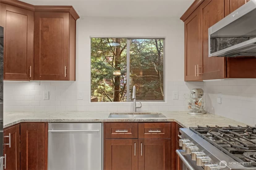 Property photo for 14015 60th Avenue W, Edmonds photo 9