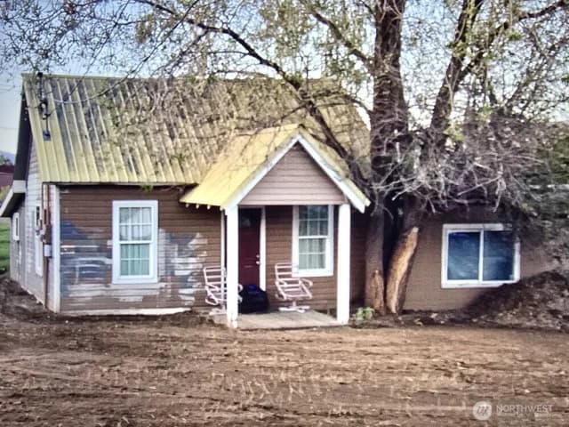 Property photo for 1322 4th Street, Wenatchee photo 2