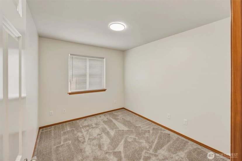 Property photo for 433 Oak Hill Lane, Burlington photo 19