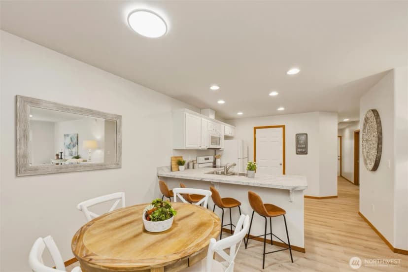 Property photo for 433 Oak Hill Lane, Burlington photo 14