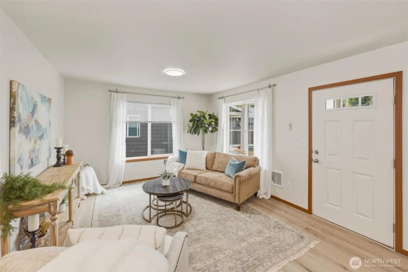 Property photo for 433 Oak Hill Lane, Burlington photo 9