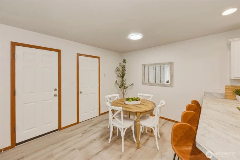Property photo for 433 Oak Hill Lane, Burlington photo 12
