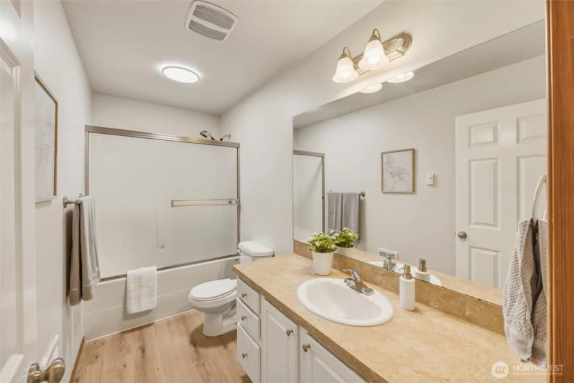 Property photo for 433 Oak Hill Lane, Burlington photo 21