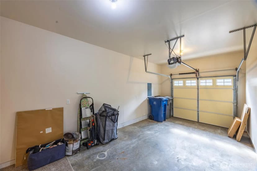 Property photo for 433 Oak Hill Lane, Burlington photo 29
