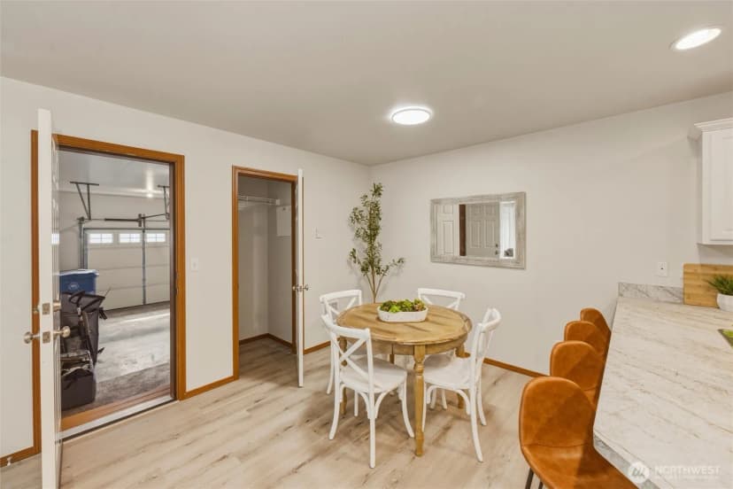 Property photo for 433 Oak Hill Lane, Burlington photo 13