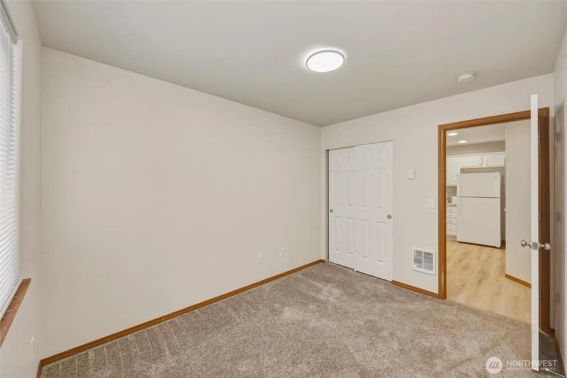Property photo for 433 Oak Hill Lane, Burlington photo 20