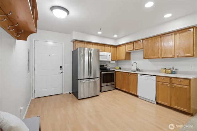 Property photo for 7912 170th Avenue Ne #204, Redmond photo 4