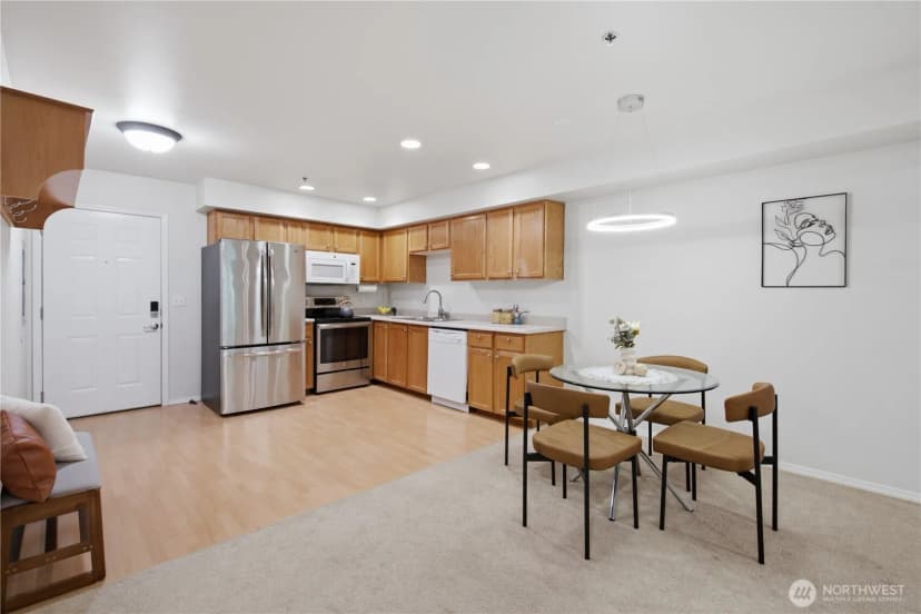Property photo for 7912 170th Avenue Ne #204, Redmond photo 6
