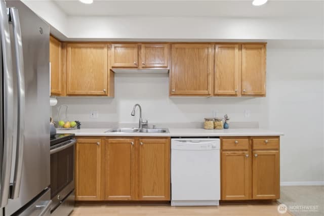 Property photo for 7912 170th Avenue Ne #204, Redmond photo 5