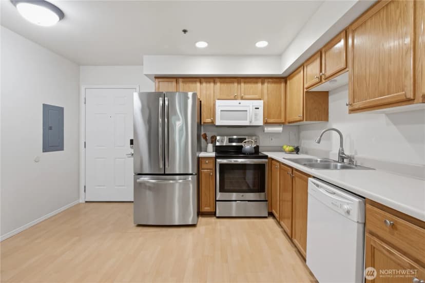 Property photo for 7912 170th Avenue Ne #204, Redmond photo 7