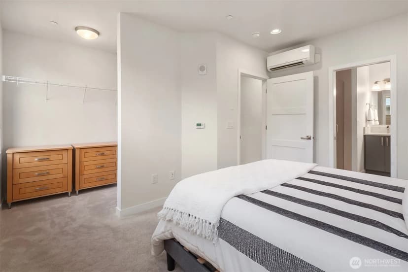 Property photo for 3300 Ne 65th Street #204, Seattle photo 20