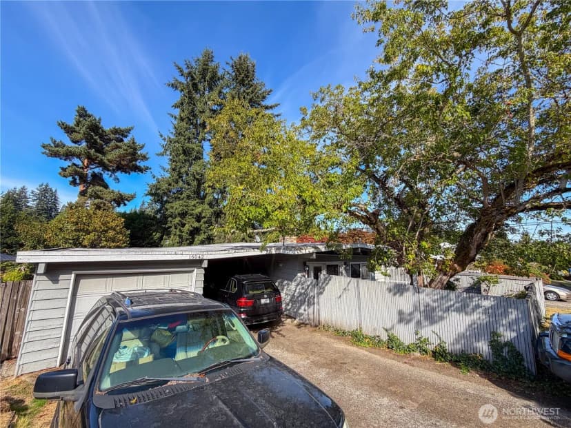 Property photo for 16042 Se 10th Street, Bellevue photo 2