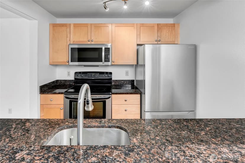 Property photo for 6700 Ne 182nd Street #b202, Kenmore photo 7