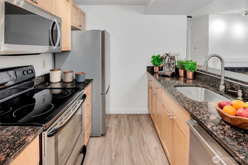 Property photo for 6700 Ne 182nd Street #b202, Kenmore photo 10