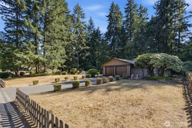 Property photo for 11 Nw Bridle Ridge Pl, Bremerton photo 3