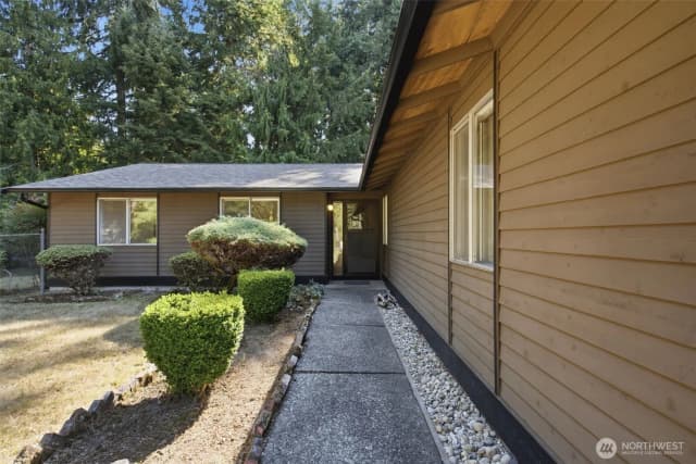 Property photo for 11 Nw Bridle Ridge Pl, Bremerton photo 5