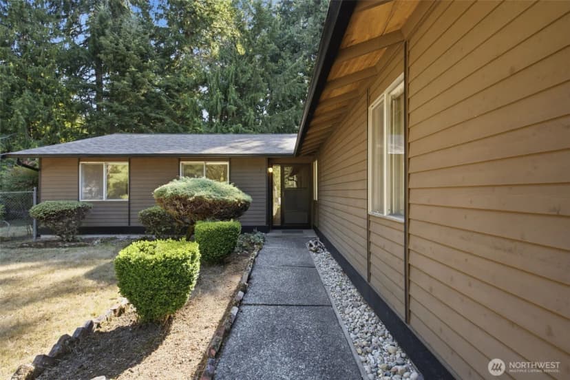 Property photo for 11 Nw Bridle Ridge Pl, Bremerton photo 5