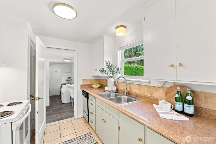 Property photo for 112 Nw 159th Street, Shoreline photo 11