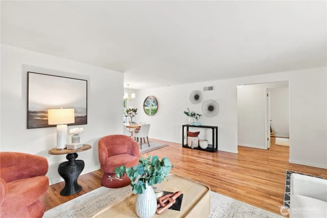 Property photo for 112 Nw 159th Street, Shoreline photo 5