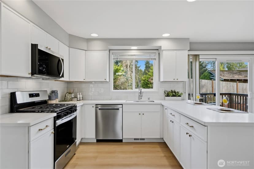 Property photo for 7830 Ne 148th Street, Kenmore photo 8