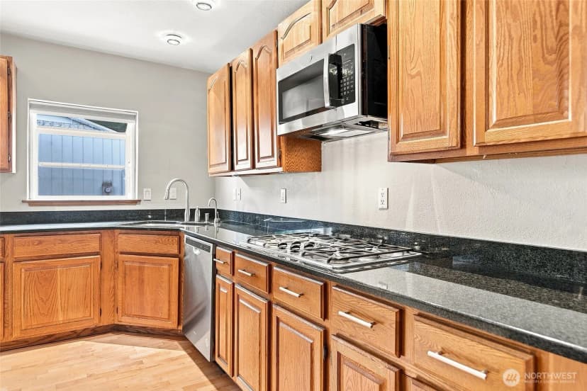 Property photo for 18724 80th Avenue Ne, Kenmore photo 14