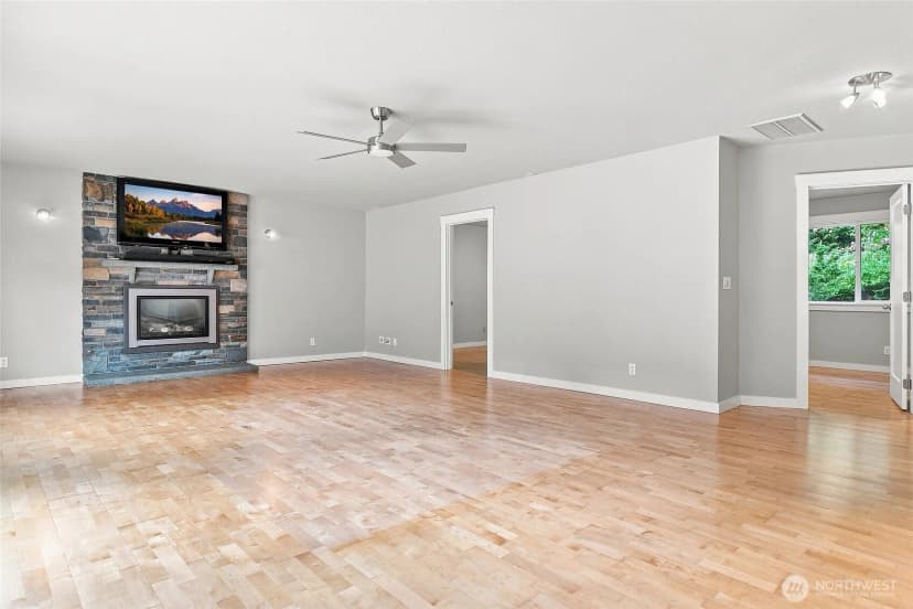 Property photo for 18724 80th Avenue Ne, Kenmore photo 4