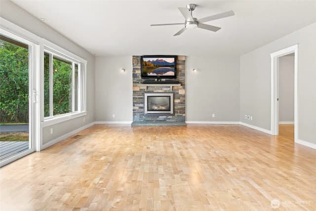 Property photo for 18724 80th Avenue Ne, Kenmore photo 3