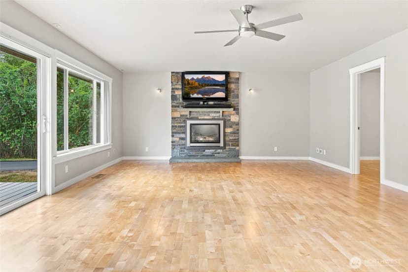 Property photo for 18724 80th Avenue Ne, Kenmore photo 3
