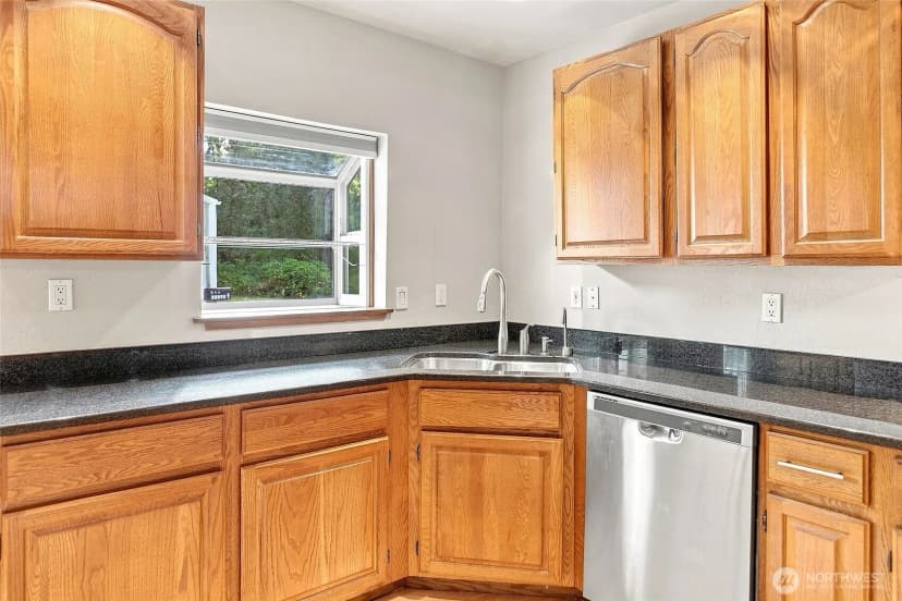 Property photo for 18724 80th Avenue Ne, Kenmore photo 15