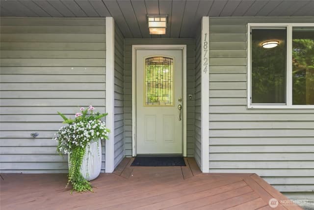 Property photo for 18724 80th Avenue Ne, Kenmore photo 2
