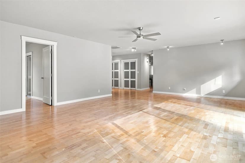 Property photo for 18724 80th Avenue Ne, Kenmore photo 7