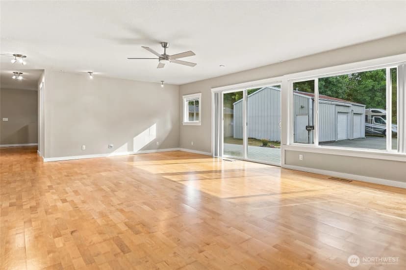 Property photo for 18724 80th Avenue Ne, Kenmore photo 8