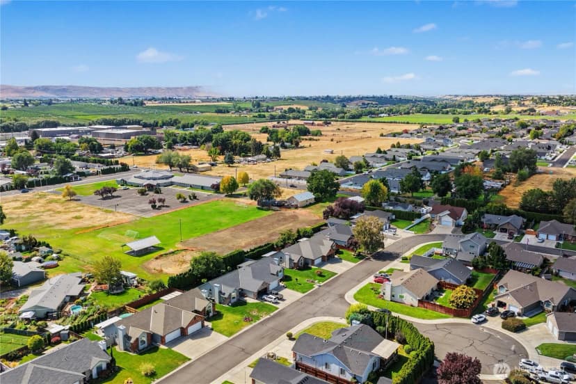 Property photo for 7800 Olmstead Court, Yakima photo 37