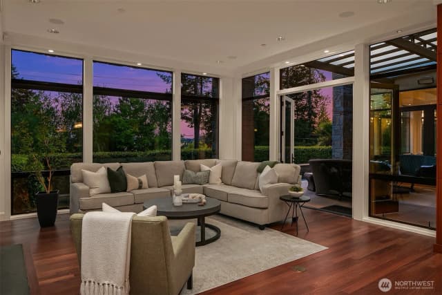 Property photo for 9632 Lake Washington Boulevard Ne, Bellevue photo 5