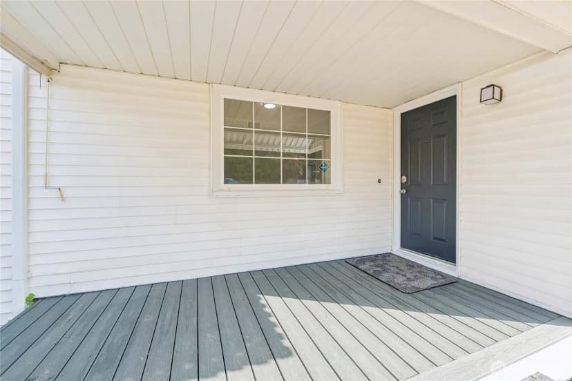 Property photo for 1048 S 100th Street, Seattle photo 6