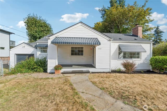 Property photo for 1048 S 100th Street, Seattle photo 3