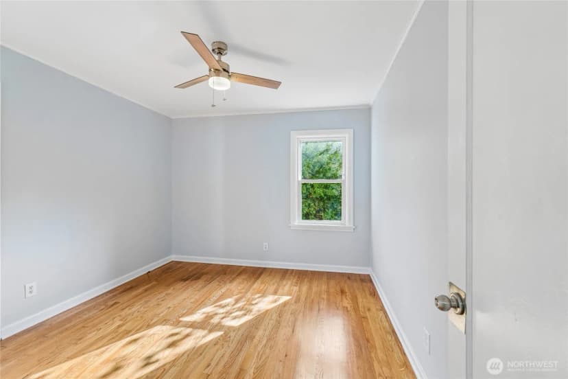 Property photo for 1048 S 100th Street, Seattle photo 9