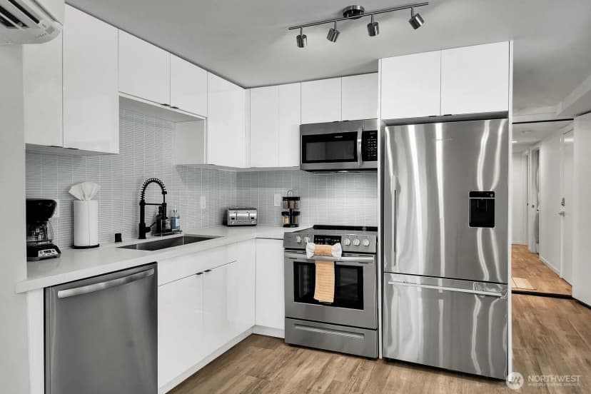 Property photo for 1115 8th Avenue W, Seattle photo 16