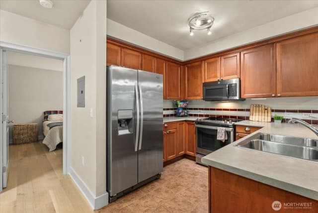 Property photo for 5016 California Avenue Sw #302, Seattle photo 3