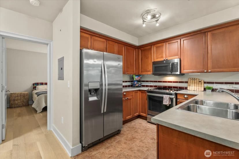 Property photo for 5016 California Avenue Sw #302, Seattle photo 3