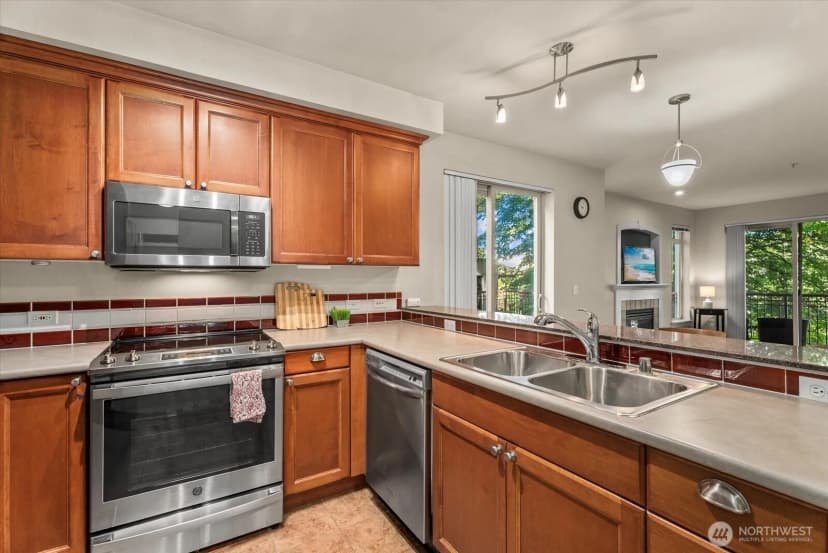 Property photo for 5016 California Avenue Sw #302, Seattle photo 4