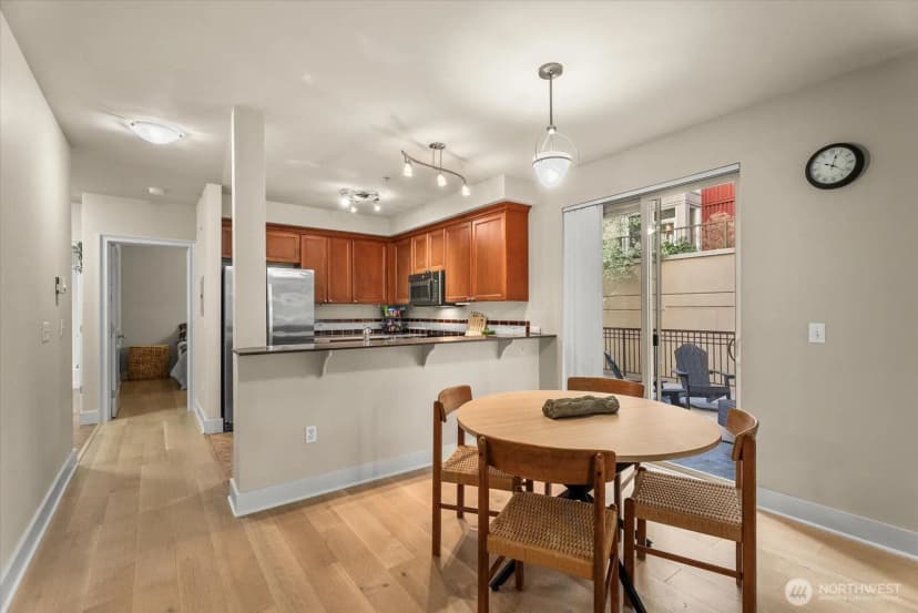 Property photo for 5016 California Avenue Sw #302, Seattle photo 6