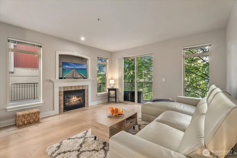 Property photo for 5016 California Avenue Sw #302, Seattle photo 9