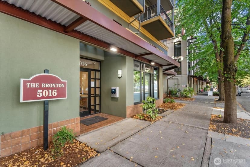 Property photo for 5016 California Avenue Sw #302, Seattle photo 29